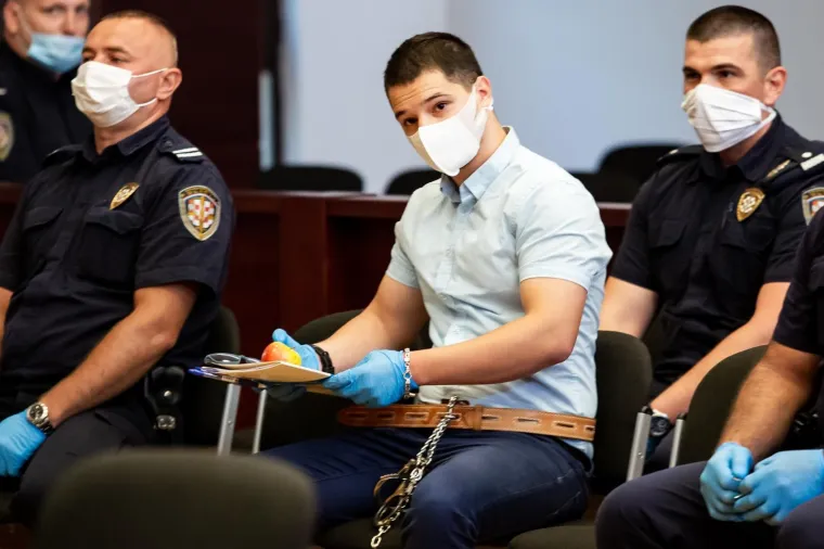 Suđenje trostrukom ubojici Filipu Zavadlavu: U lancima doveden na splitski sud