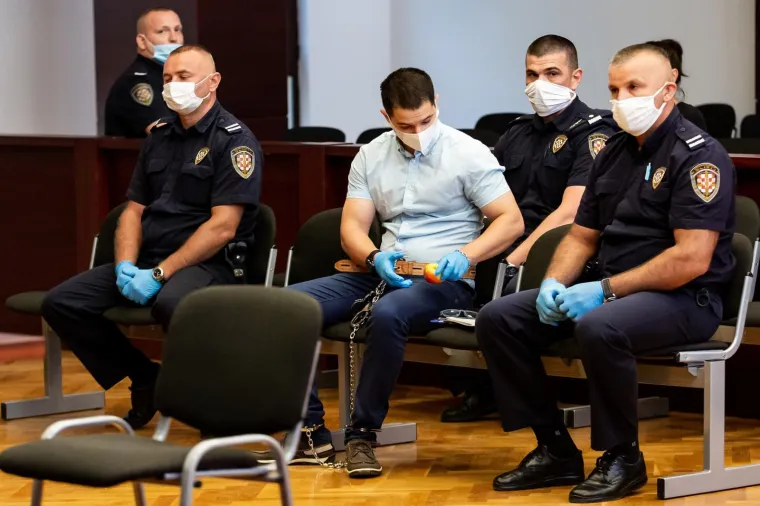 Suđenje trostrukom ubojici Filipu Zavadlavu: U lancima doveden na splitski sud