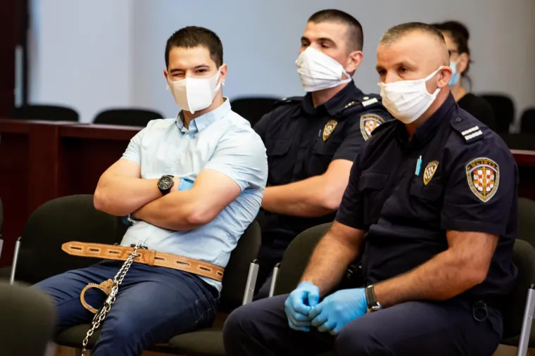 Suđenje trostrukom ubojici Filipu Zavadlavu: U lancima doveden na splitski sud