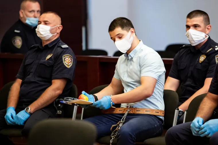 Suđenje trostrukom ubojici Filipu Zavadlavu: U lancima doveden na splitski sud