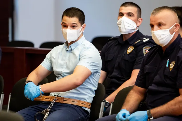 Suđenje trostrukom ubojici Filipu Zavadlavu: U lancima doveden na splitski sud