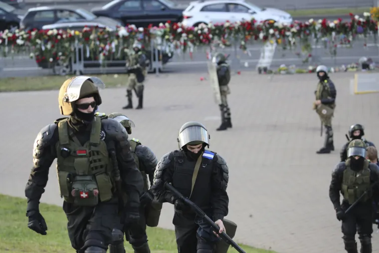 Treća noć prosvjeda u Bjelorusiji: Policija napadala prosvjednike gumenim mecima i &scaron;ok bombama