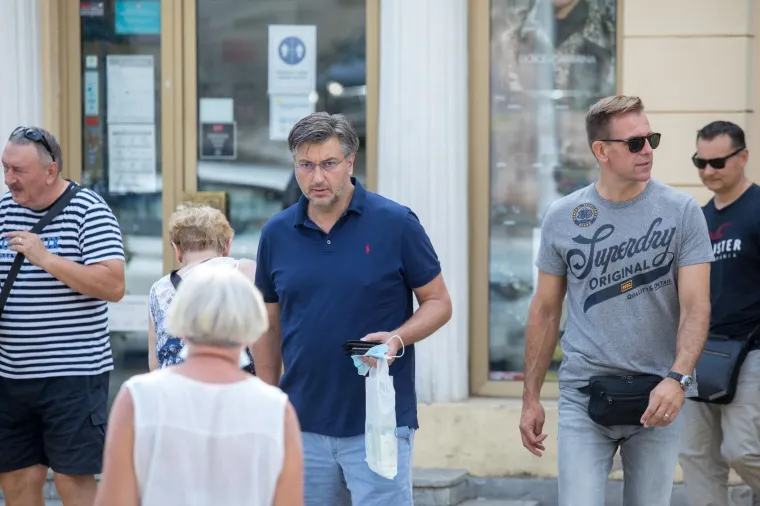 PLENKOVIĆ OPUŠTENO ŠOPINGIRA OPATIJOM: Ujutro otišao na tržnicu, a svratio i do ljekarne