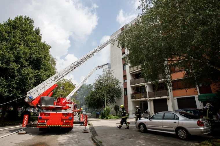 Drama u Prečkom! Zapalio se stan na 6. katu, vatrogasci spa&scaron;avali trudnicu