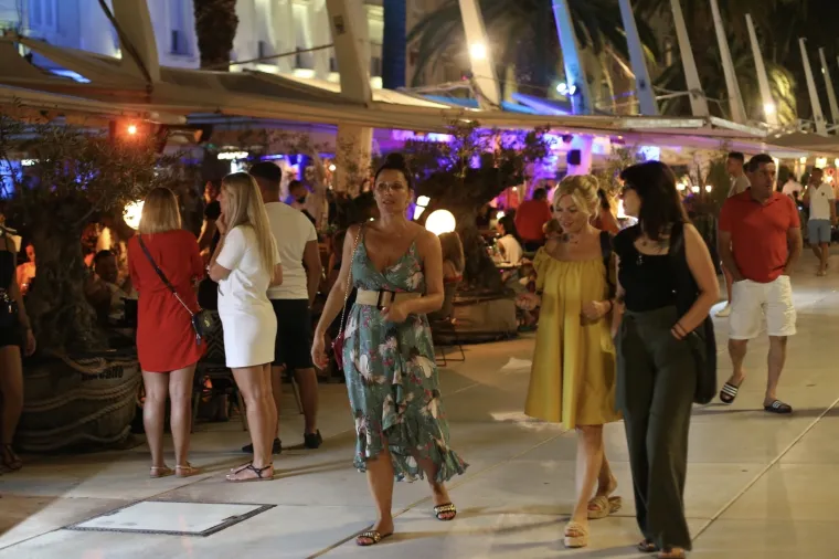 Zabranjen rad nakon ponoći na vrhuncu turističke sezone: Ovako je sinoć izgledao noćni život Splita i Zrća
