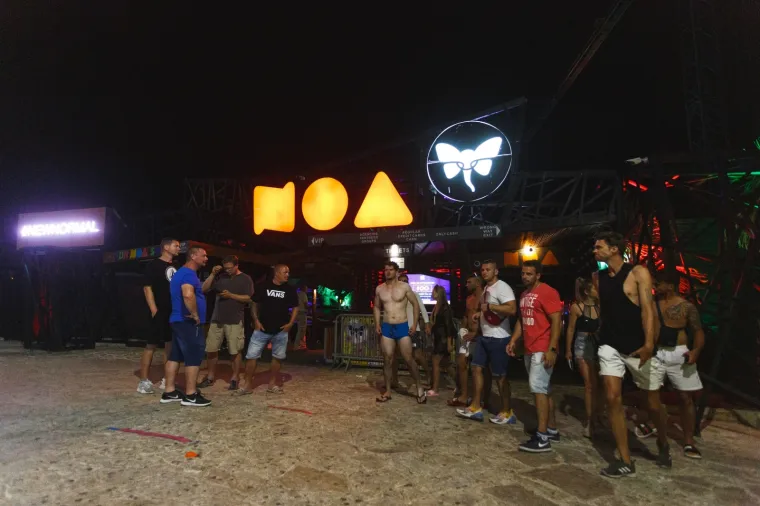 Zabranjen rad nakon ponoći na vrhuncu turističke sezone: Ovako je sinoć izgledao noćni život Splita i Zrća