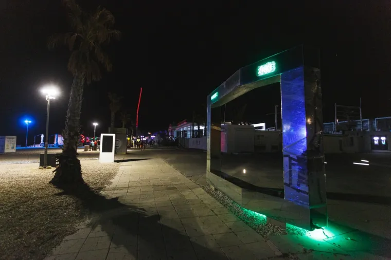 Zabranjen rad nakon ponoći na vrhuncu turističke sezone: Ovako je sinoć izgledao noćni život Splita i Zrća