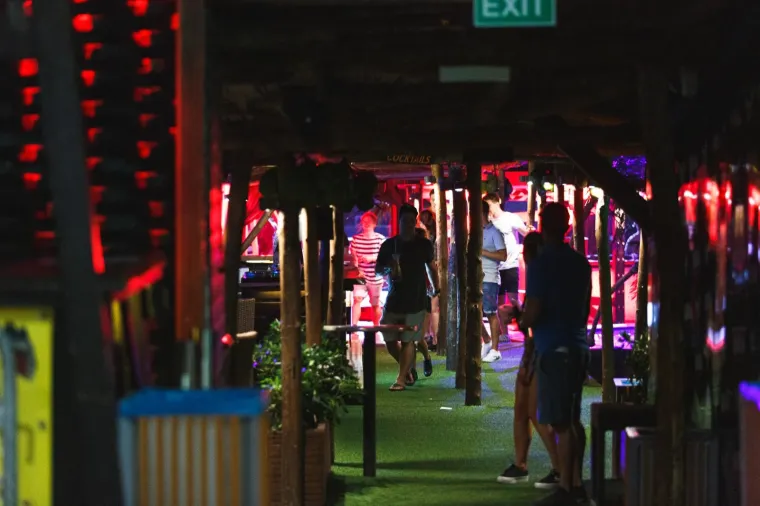 PUSTO I NEVIĐENO: Klubovi na Zrću nakon ponoći prazni zbog strožih mjera