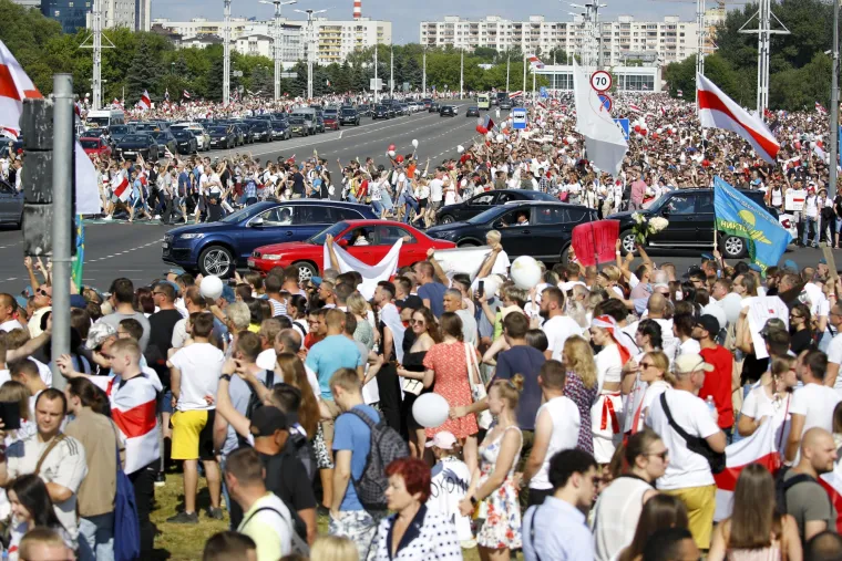 Najmasovniji prosvjed u povijesti Bjelorusije: 'Deseci tisuća ljudi na ulicama Minska tražilo ostavku Luka&scaron;enka'