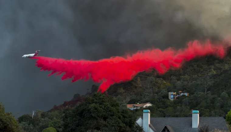 Vatrena stihija zahvatila &scaron;umu i izazvala tornado: 'Bilo je vruće, atmosferski nestabilno'