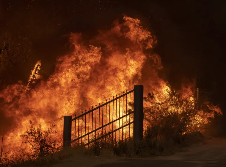Vatrena stihija zahvatila &scaron;umu i izazvala tornado: 'Bilo je vruće, atmosferski nestabilno'
