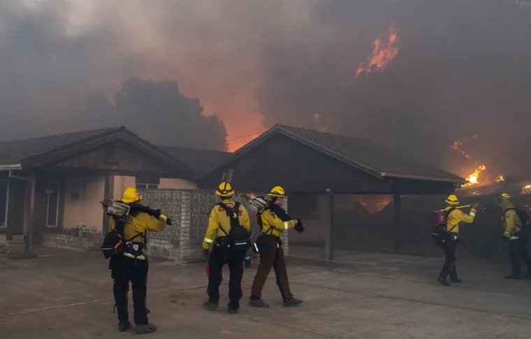 Vatrena stihija zahvatila &scaron;umu i izazvala tornado: 'Bilo je vruće, atmosferski nestabilno'