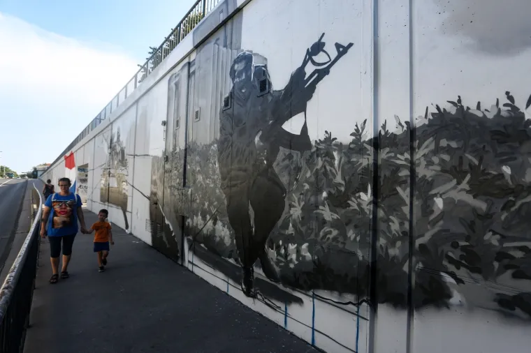 Umjesto Malog princa osvanuli hrvatska zastava, tenk i vojnik s kala&scaron;njikovom!