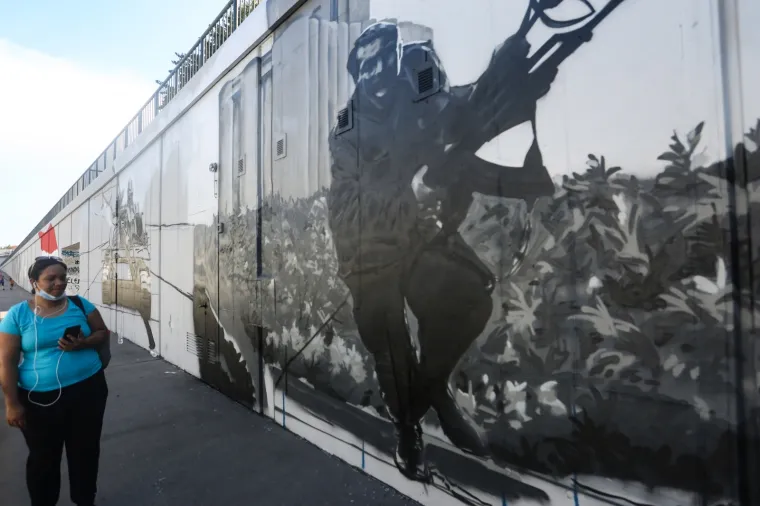 Umjesto Malog princa osvanuli hrvatska zastava, tenk i vojnik s kala&scaron;njikovom!