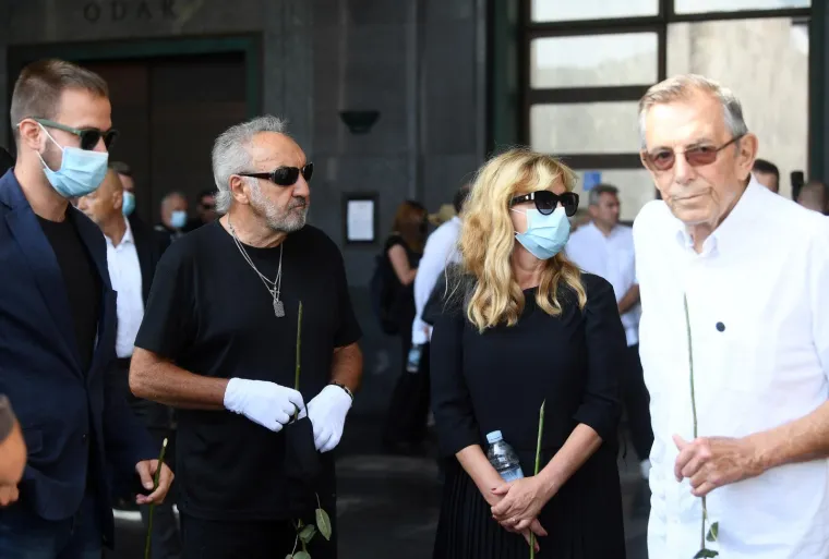 Posljednji ispraćaj velikana: Obitelj i brojni prijatelji se na Mirogoju opra&scaron;taju od Rajka Dujmića