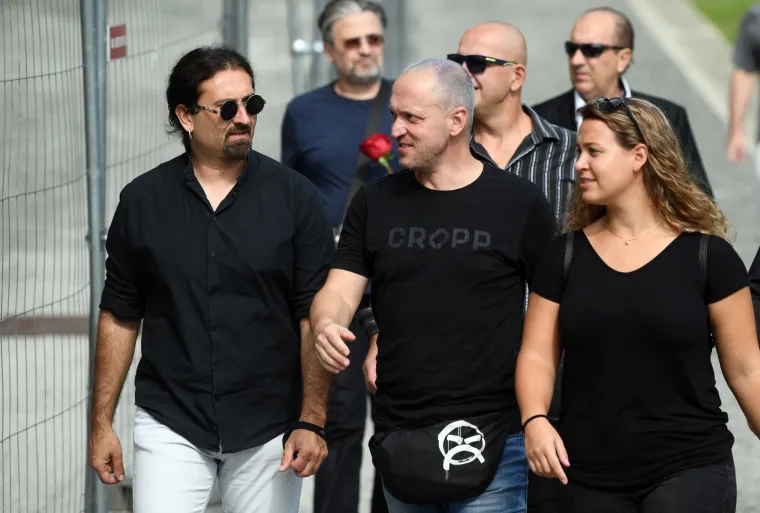 Posljednji ispraćaj velikana: Obitelj i brojni prijatelji se na Mirogoju opra&scaron;taju od Rajka Dujmića