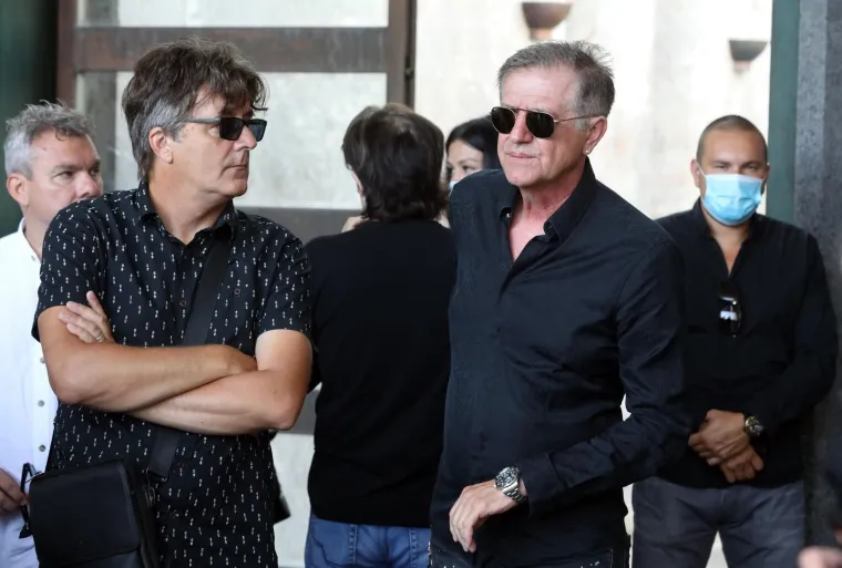 Posljednji ispraćaj velikana: Obitelj i brojni prijatelji se na Mirogoju opra&scaron;taju od Rajka Dujmića