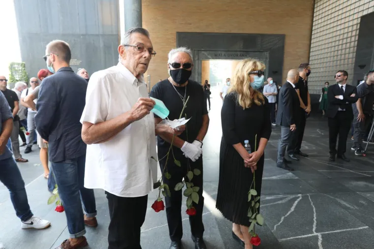 Posljednji ispraćaj velikana: Obitelj i brojni prijatelji se na Mirogoju opra&scaron;taju od Rajka Dujmića