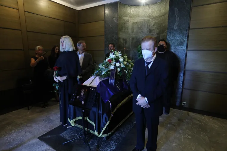 Posljednji ispraćaj velikana: Obitelj i brojni prijatelji se na Mirogoju opra&scaron;taju od Rajka Dujmića