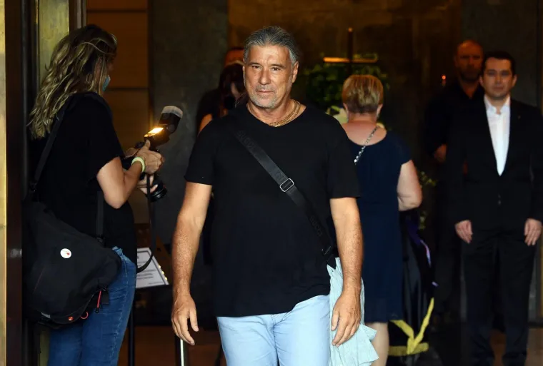 Posljednji ispraćaj velikana: Obitelj i brojni prijatelji se na Mirogoju opra&scaron;taju od Rajka Dujmića