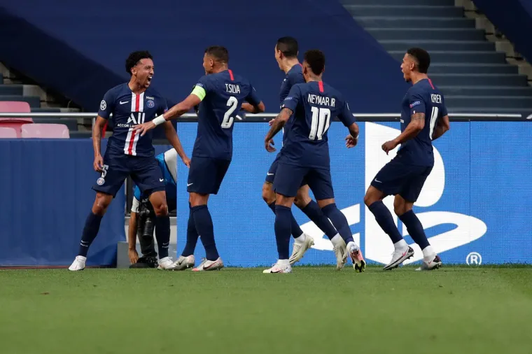 [FOTO] AJMO BURAZ PRSA OD PRSA: Ovako to ludo izgleda u Lisabonu