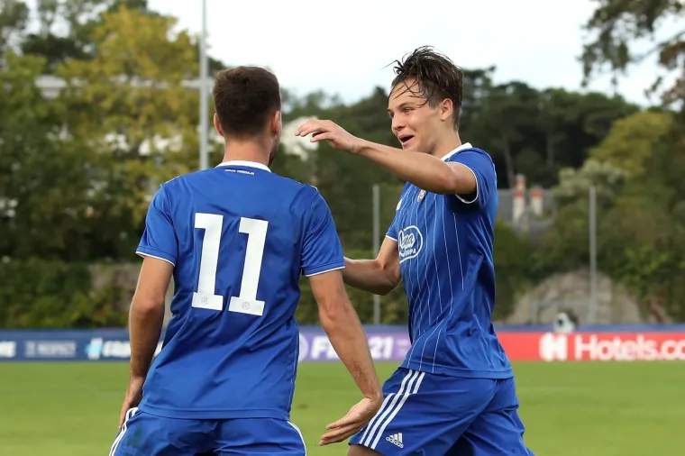 [FOTO] MODRI BROD TONE SVE DUBLJE I DUBLJE: Bio je na dobrom putu, ali onda se nasukao