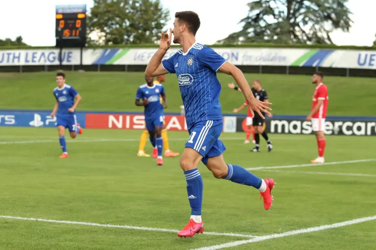 [FOTO] MODRI BROD TONE SVE DUBLJE I DUBLJE: Bio je na dobrom putu, ali onda se nasukao