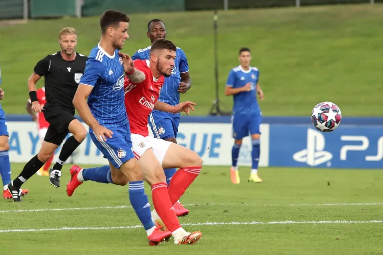 [FOTO] MODRI BROD TONE SVE DUBLJE I DUBLJE: Bio je na dobrom putu, ali onda se nasukao