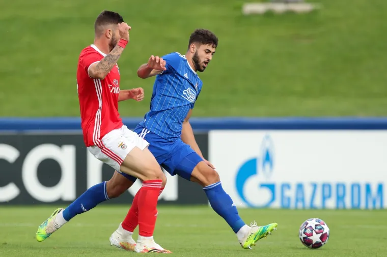 [FOTO] MODRI BROD TONE SVE DUBLJE I DUBLJE: Bio je na dobrom putu, ali onda se nasukao