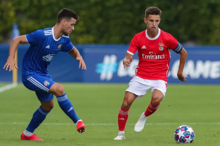 [FOTO] MODRI BROD TONE SVE DUBLJE I DUBLJE: Bio je na dobrom putu, ali onda se nasukao