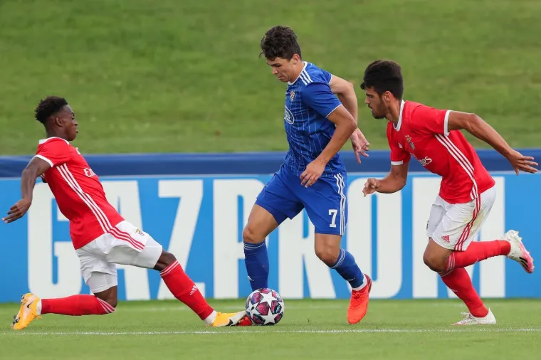 [FOTO] MODRI BROD TONE SVE DUBLJE I DUBLJE: Bio je na dobrom putu, ali onda se nasukao