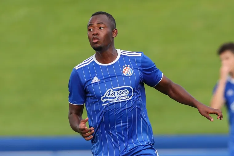 [FOTO] MODRI BROD TONE SVE DUBLJE I DUBLJE: Bio je na dobrom putu, ali onda se nasukao