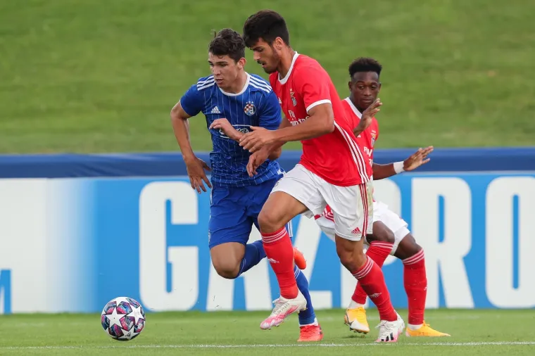 [FOTO] MODRI BROD TONE SVE DUBLJE I DUBLJE: Bio je na dobrom putu, ali onda se nasukao