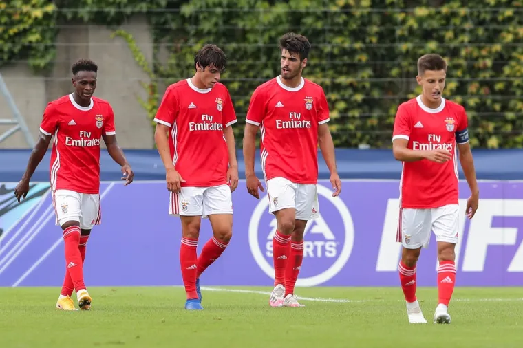 [FOTO] MODRI BROD TONE SVE DUBLJE I DUBLJE: Bio je na dobrom putu, ali onda se nasukao