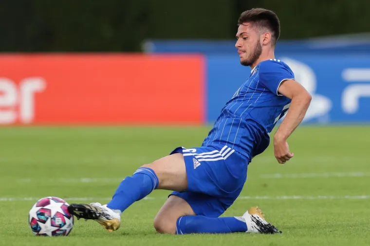 [FOTO] MODRI BROD TONE SVE DUBLJE I DUBLJE: Bio je na dobrom putu, ali onda se nasukao