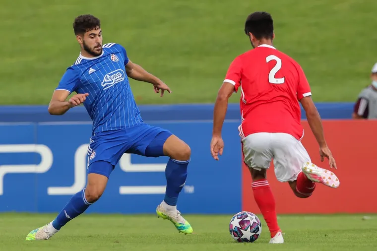 [FOTO] MODRI BROD TONE SVE DUBLJE I DUBLJE: Bio je na dobrom putu, ali onda se nasukao