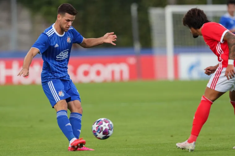 [FOTO] MODRI BROD TONE SVE DUBLJE I DUBLJE: Bio je na dobrom putu, ali onda se nasukao