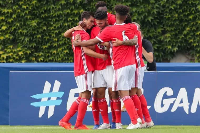 [FOTO] MODRI BROD TONE SVE DUBLJE I DUBLJE: Bio je na dobrom putu, ali onda se nasukao