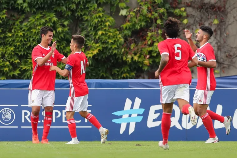 [FOTO] MODRI BROD TONE SVE DUBLJE I DUBLJE: Bio je na dobrom putu, ali onda se nasukao