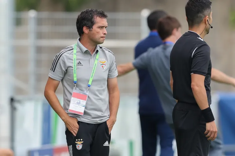 [FOTO] MODRI BROD TONE SVE DUBLJE I DUBLJE: Bio je na dobrom putu, ali onda se nasukao