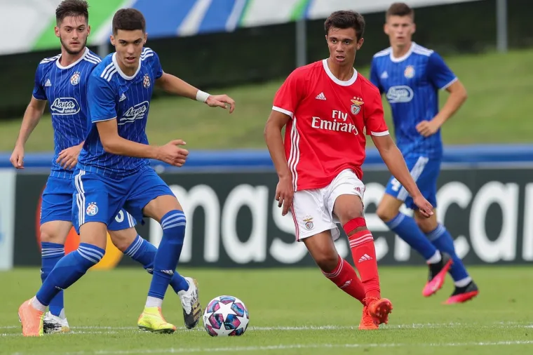 [FOTO] MODRI BROD TONE SVE DUBLJE I DUBLJE: Bio je na dobrom putu, ali onda se nasukao