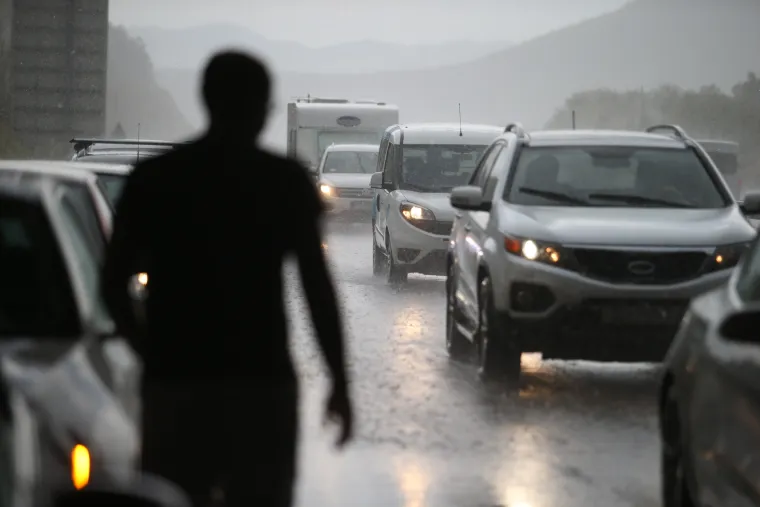 Nevrijeme praćeno tučom stvaralo probleme u prometu u Zagvozdu