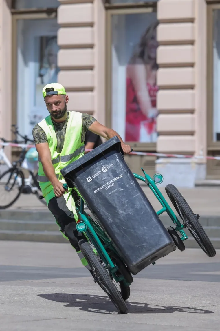 Najluđa utrka u Zagrebu: Čistači na trokolicama jurili centrom, novi pobjednik nakon 10 godina!