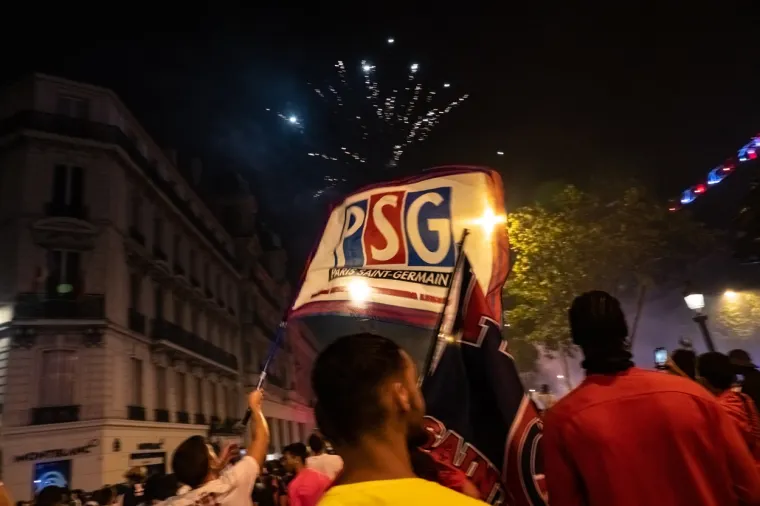 [FOTO] PARIZ JE NOĆAS GORIO: Pogledajte prizore iz francuske prijestolnice