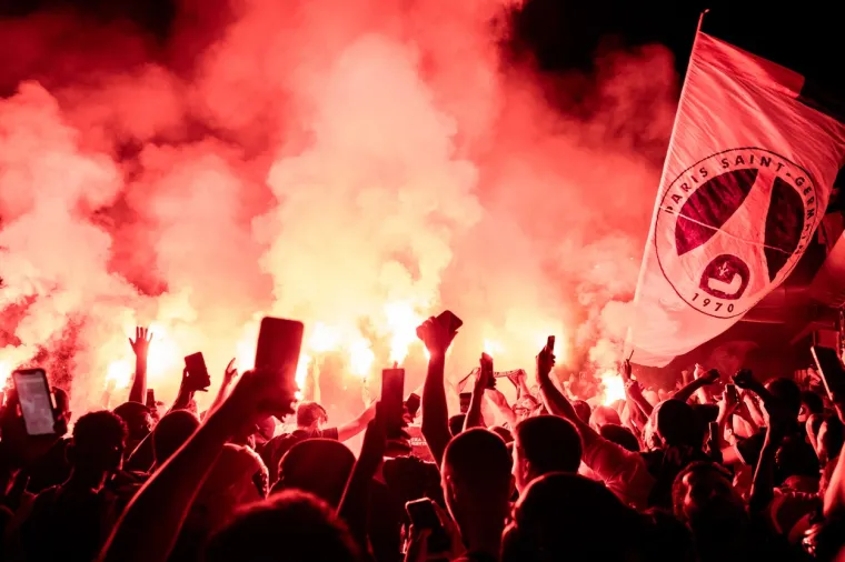 [FOTO] PARIZ JE NOĆAS GORIO: Pogledajte prizore iz francuske prijestolnice