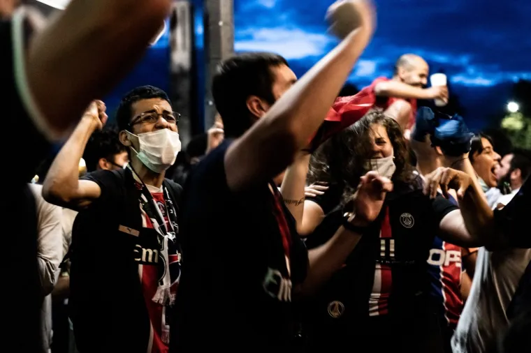 Nakon zavr&scaron;etka dvoboja, ulice grada zapalile su se. Do&scaron;lo je i do sukoba navijača s policijom.