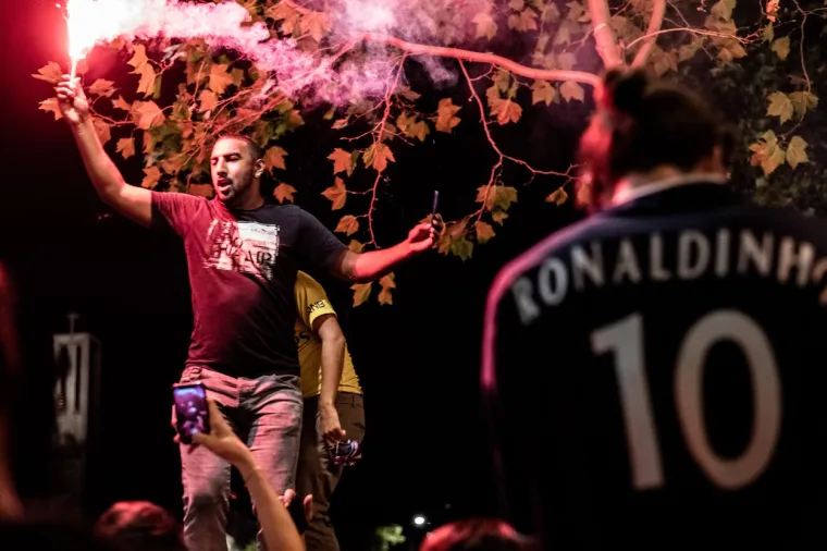 [FOTO] PARIZ JE NOĆAS GORIO: Pogledajte prizore iz francuske prijestolnice