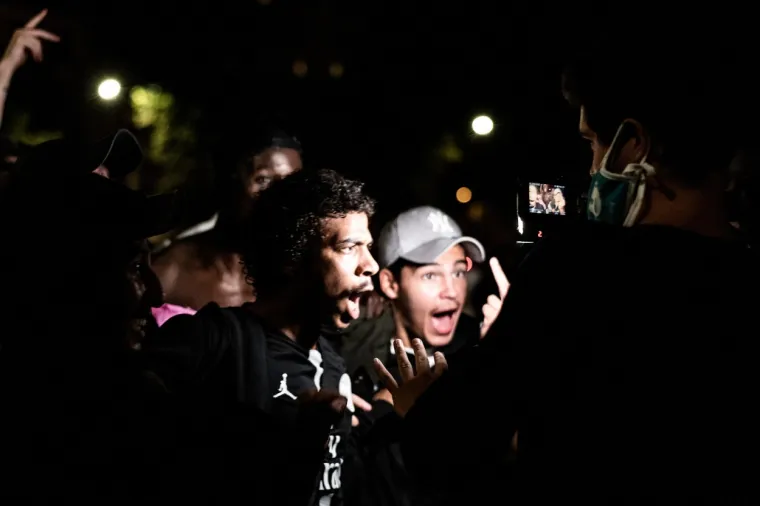 [FOTO] PARIZ JE NOĆAS GORIO: Pogledajte prizore iz francuske prijestolnice