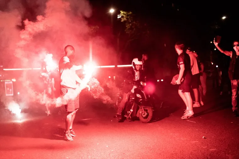 [FOTO] PARIZ JE NOĆAS GORIO: Pogledajte prizore iz francuske prijestolnice