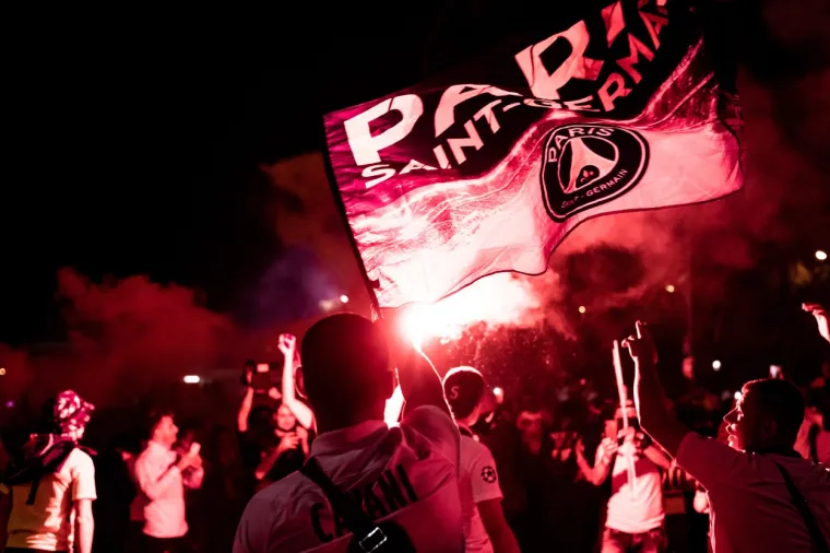 [FOTO] PARIZ JE NOĆAS GORIO: Pogledajte prizore iz francuske prijestolnice